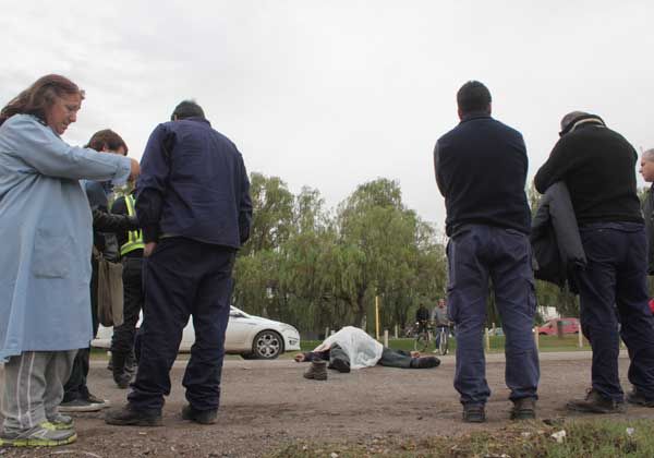 Un ciclista murió al ser atropellado a metros de los puentes carreteros