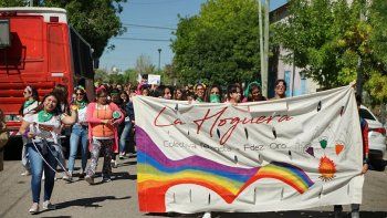 oro tuvo su primera marcha de mujeres por el #8m