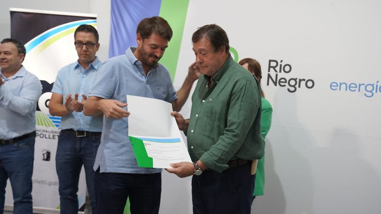 El Intendente de Cipolletti recibió los aportes de la provincia por parte del Gobernador para la puesta en valor de la Plaza San Martin. El Intendente de Cipolletti recibió los aportes de la provincia por parte del Gobernador para la puesta en valor de la Plaza San Martin.
