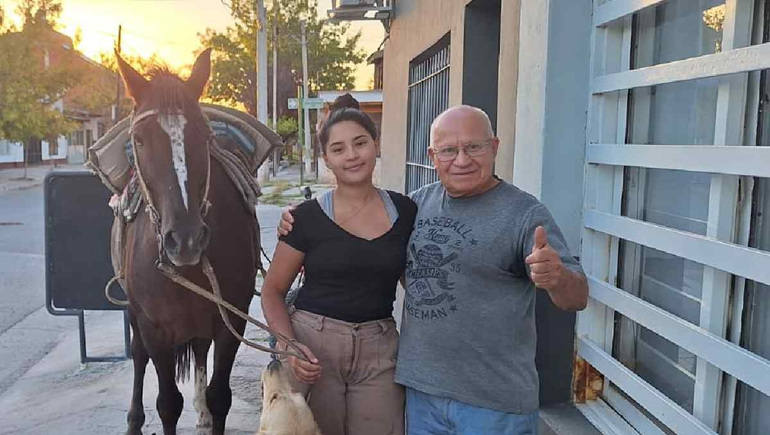 La cipoleña Zahira y Ramón, nieta y abuelo vivieron una tarde muy feliz en Oro. La cipoleña Zahira y Ramón, nieta y abuelo vivieron una tarde muy feliz en Oro.
