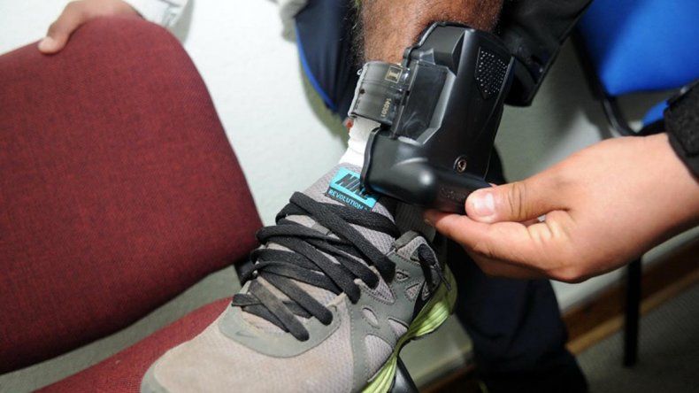 El hombre tenía prohibición de acercamiento a su ex, pero desobedeció. La tobillera electrónica que le colocaron alertó que habían abandonado el área donde debía permanecer.&nbsp;