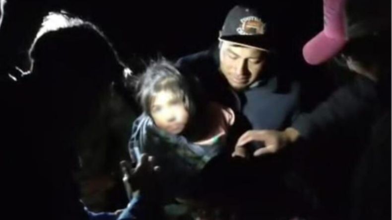 Emotivo rescate de una niña de 3 años en Caviahue.