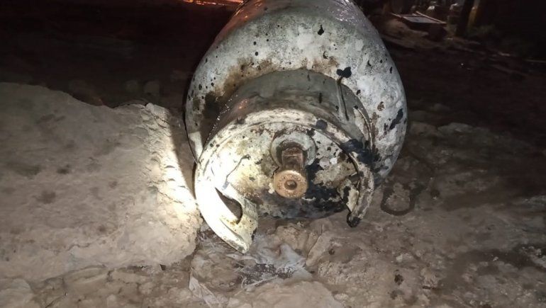 Un hombre lucha por su vida tras el incendio de una casa de comidas