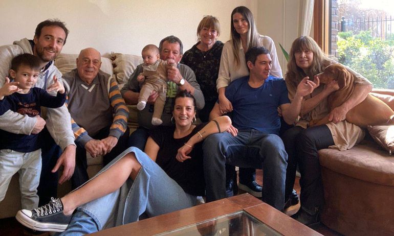 Luca, el Tano y toda la familia completa. 