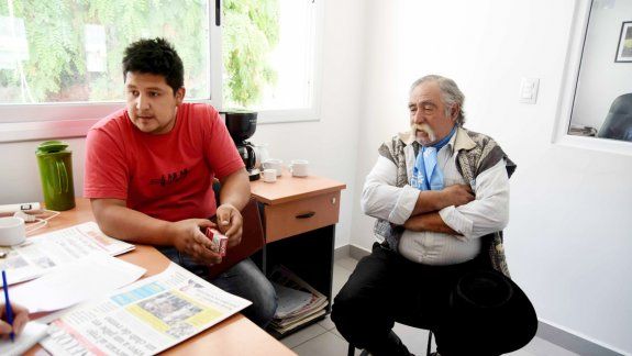 Matías Calio, el agredido por los Pucará, junto a su padre, Vicente.