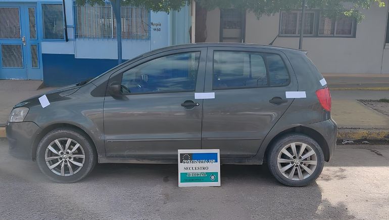 El auto lo habrían utilizado para robar un Peugeot en Cipolletti.