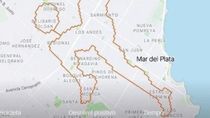insolito: un artista formo la una imagen de maradona con un recorrido en bicicleta