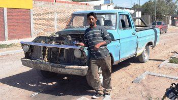 Firmapaz y su camioneta. Es mi único capital.&nbsp;