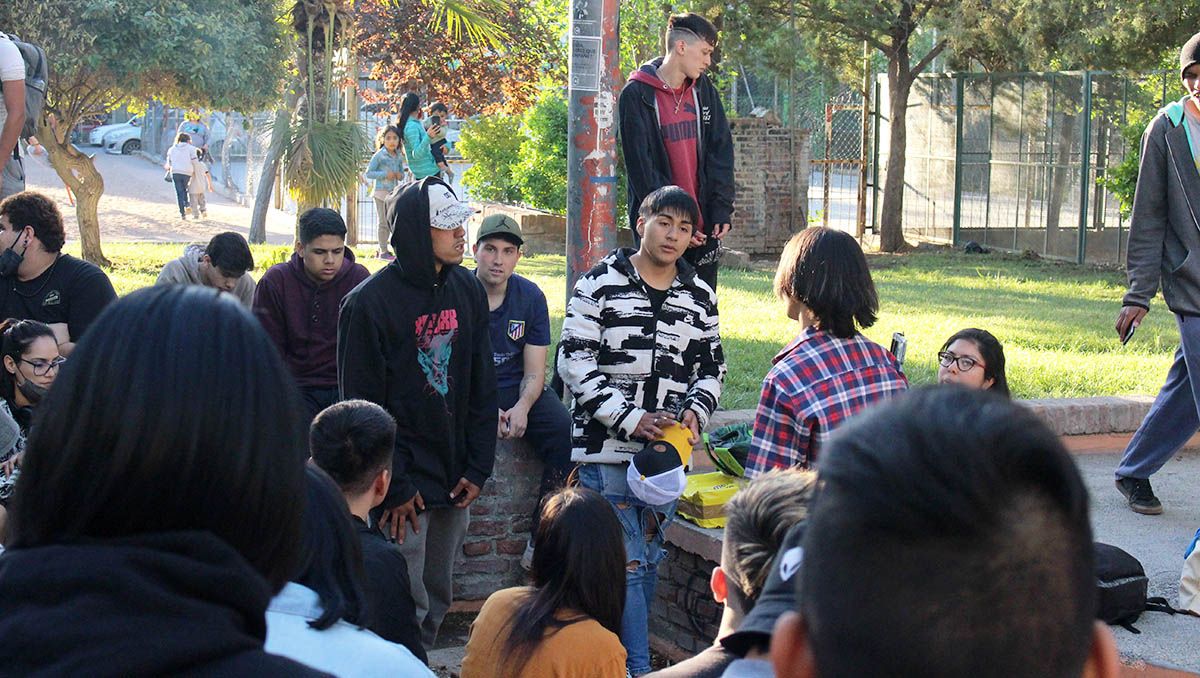 Las batallas de rap convocan a una multitud en Cipolletti