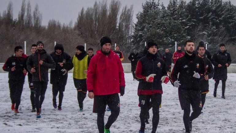 El partido La Amistad-Cruz del Sur fue postergado por la nieve
