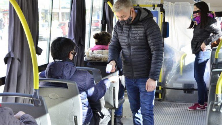 Para los colectiveros, las ventanillas abiertas en invierno son inviables