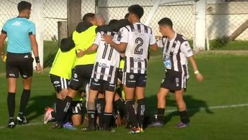 cipo mostro su futbol en otamendi y sigue como unico puntero