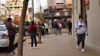 desde el lunes, amplian el horario de atencion en los comercios 