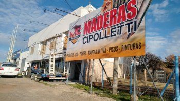 un mujer recibio una fuerte descarga electrica y esta grave