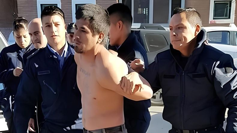 Franco Alí González tiene un amplio prontuario delictivo en Chubut. Fue atrapado en Bariloche tras sufrir un balazo en un ojo. Sospechan que participó en el asalto en el que murio un comerciante. | LMCipolletti.com Franco Alí González tiene un amplio prontuario delictivo en Chubut. Fue atrapado en Bariloche tras sufrir un balazo en un ojo. Sospechan que participó en el asalto en el que murio un comerciante.