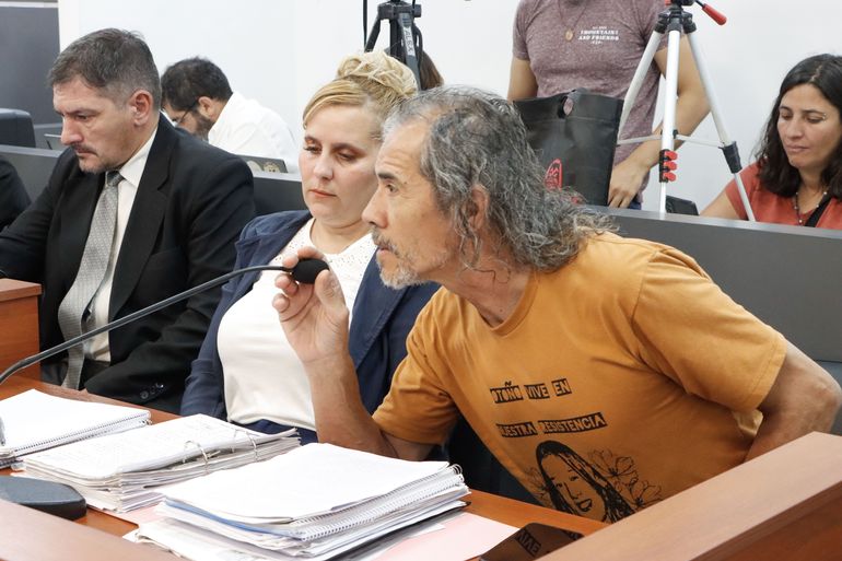 Roberto Uriarte, papá de Otoño, junto a su abogada, Gabriela Prokopwi. Roberto Uriarte, papá de Otoño, junto a su abogada, Gabriela Prokopwi.