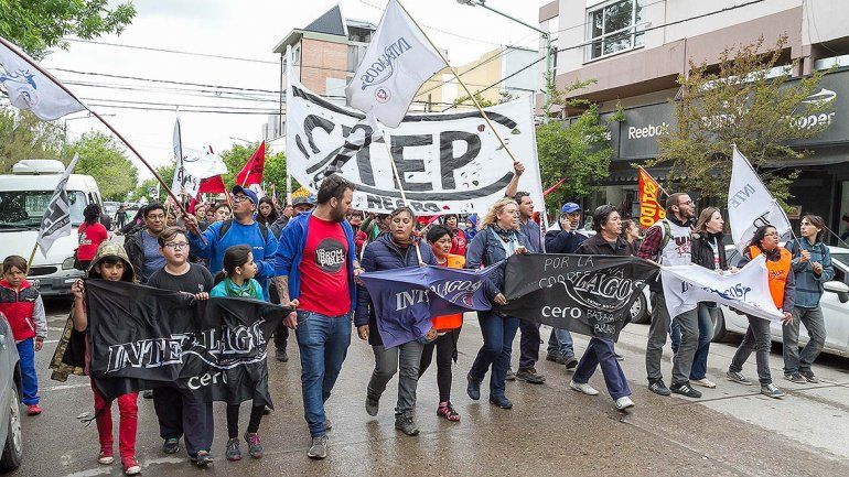 Marcharon por la ciudad para pedir la autorización de la cooperativa en Interlagos