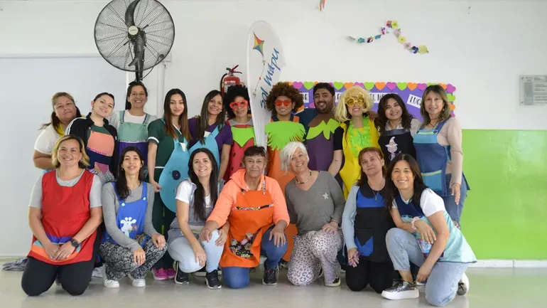 Personal docente del Jardín 50 con los profesionales y coordinadoras del Proyecto Sol Mapu.