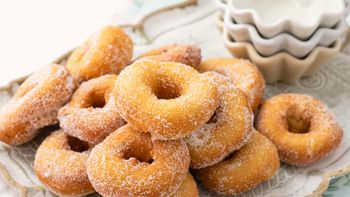 Rosquillas caseras: cómo hacer esta receta tradicional con textura esponjosa para chuparse los dedos | LMCipolletti.com Rosquillas caseras: cómo hacer esta receta tradicional con textura esponjosa para chuparse los dedos