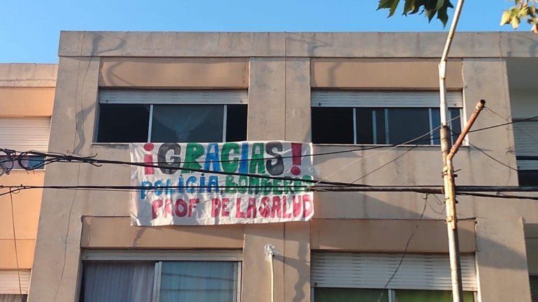Un cartel en un edificio cipoleño causó furor