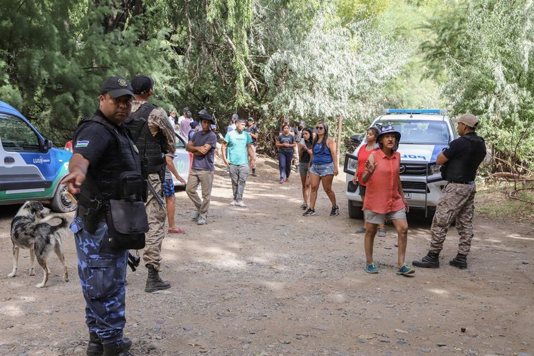 La Fiscalía avanzó en una inspección en el predio donde habita la familia Retamal con fuerte operativo policial. En el lugar también se hicieron presentes referentes de la UTEP.