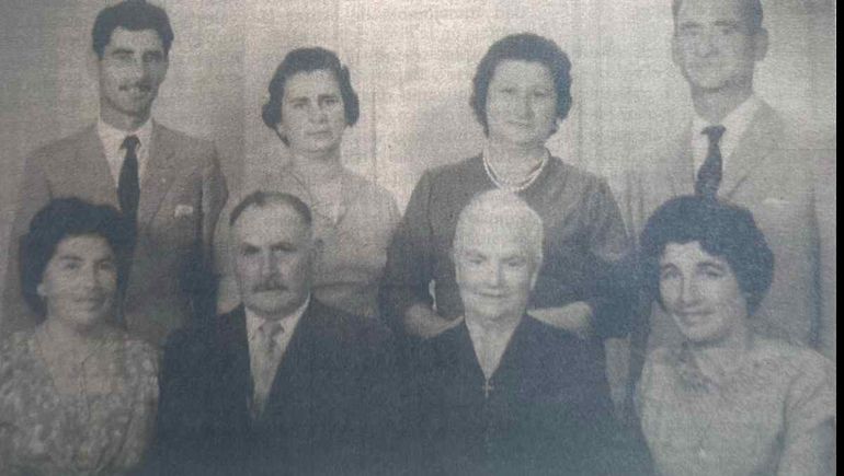El matrimonio Stortini junto a sus hijos.