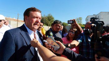 quieren frenar el congelamiento del precio de los combustibles