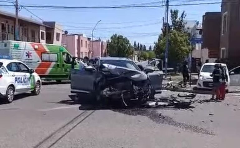 El siniestro ocurrió este mediodía y las conductoras sufrieron heridas.