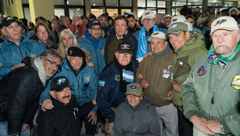 Bariloche fue escenario de la vigilia provincial por los Veteranos y Caídos en Malvinas.