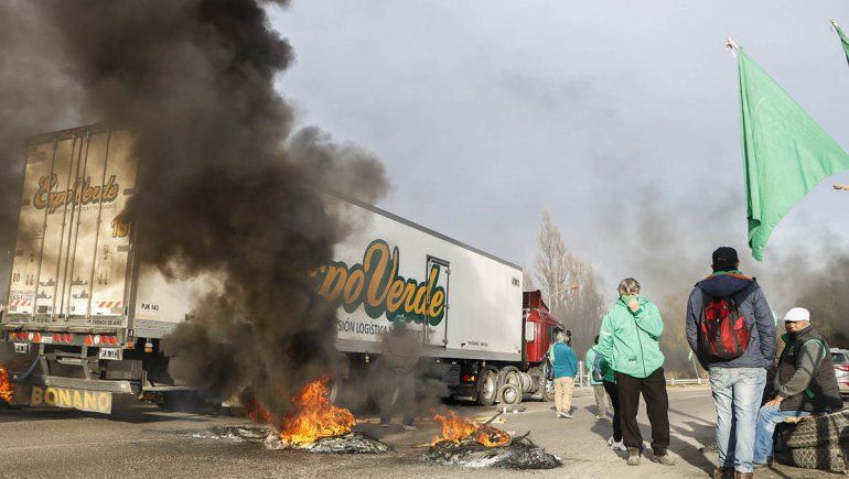 El gremio ATE levantó el corte en los puentes carreteros