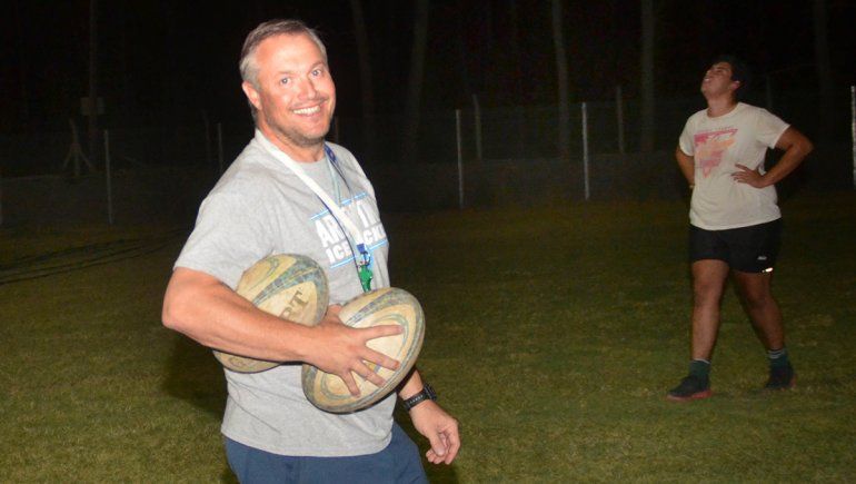 Pesas caseras y Whatsapp, así entrena Marabunta