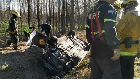 Una mujer murió tras volcar sobre la Ruta 22 en Guerrico 