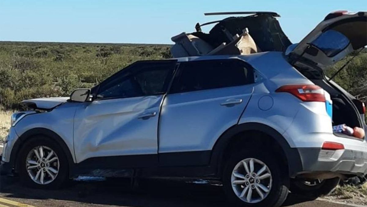 Impresionante accidente entre un camión y un auto dejó dos muertos
