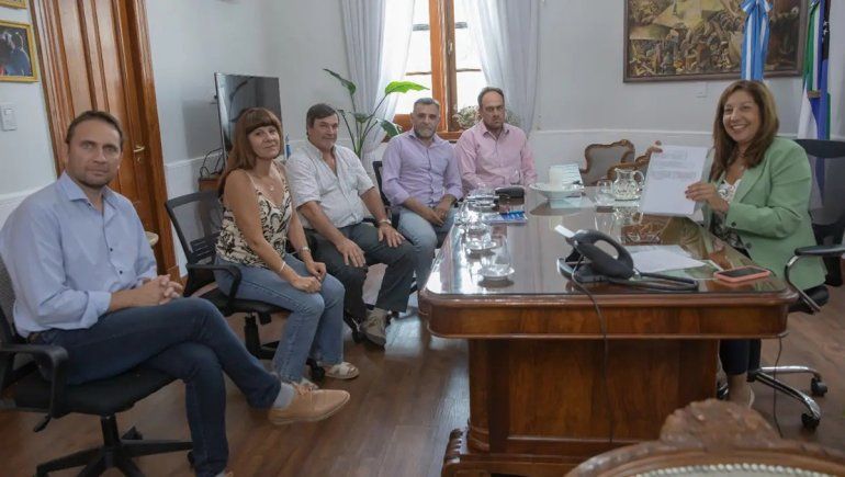 La gobernadora Carreras recibió a la nueva conducción de Unter