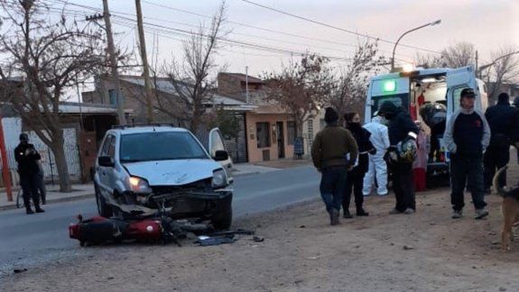 Mañana accidentada: una ciclista y un motociclista heridos