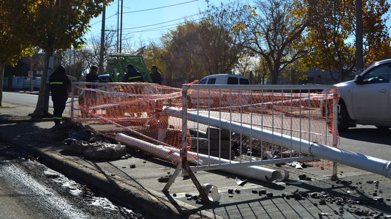 ARSA intervino sobre la calle Naciones Unidas por obstrucciones en el sistema cloacal.