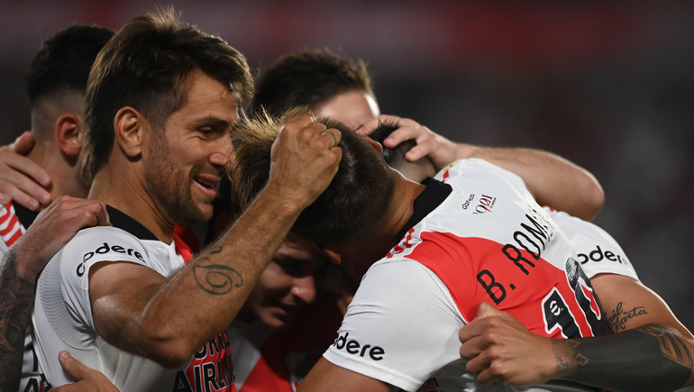 ¡River campeón de la Liga Profesional! Goleó a Racing y festeja tres fechas antes. | LMCipolletti.com ¡River campeón de la Liga Profesional! Goleó a Racing y festeja tres fechas antes.