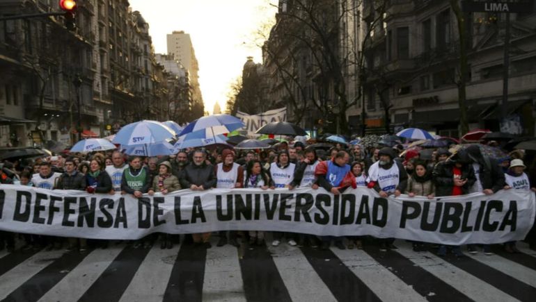 En la primera convocatoria, la Marcha Universitaria convocó a 800 mil personas en todo el país