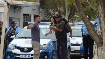video: el momento en el que familiares golpean al policia que mato a un joven