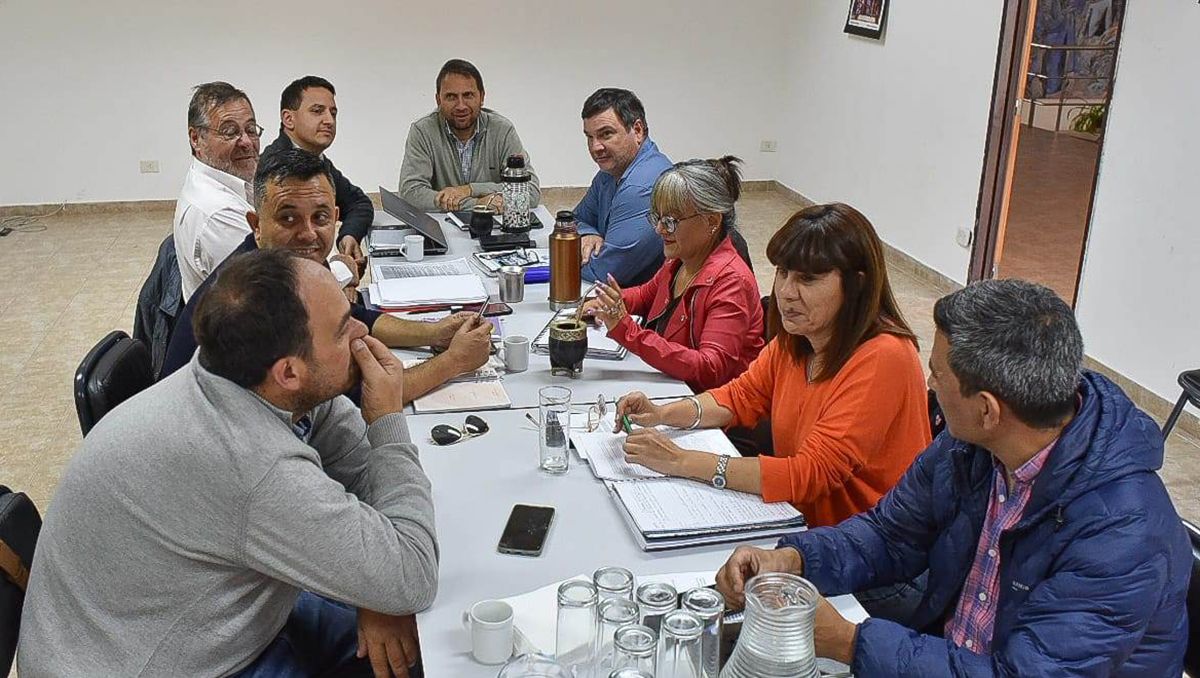 Unter reiteró su rechazo por los descuentos y la cancelación de jornadas