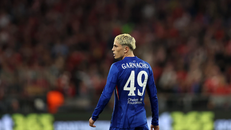 El ofensivo cántico que la hinchada del Manchester United le dedicó a Garnacho