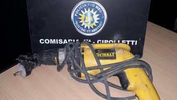 detenido por un robo agredio a la policia con una madera