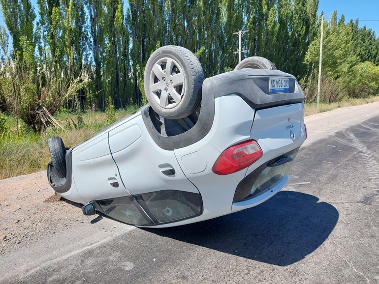 El vuelco ocurrió sobre la Ruta 22. Un sobrepaso