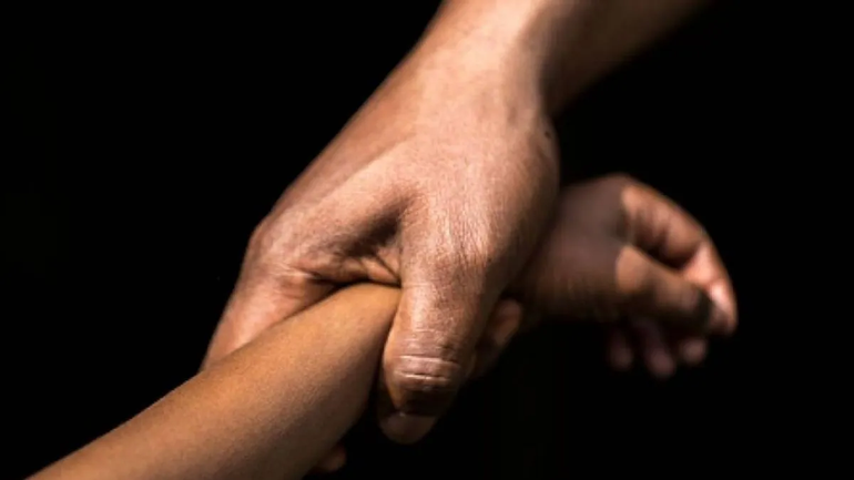 El tío fue declarado culpable por manosear a su sobrina de 14 años. No va preso y debe cumplir pautas de comportamiento. El tío fue declarado culpable por manosear a su sobrina de 14 años. No va preso y debe cumplir pautas de comportamiento.