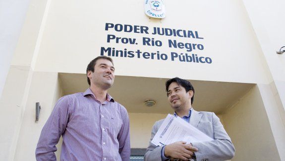 El intendente de Fernández Oro, Mariano Lavin, realizó una denuncia penal contra su antecesor, Juan Reggioni.