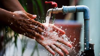 En Las Perlas, el actual servicio de agua es sumamente precario y no se potabiliza lo que se distribuye a los hogares. Por eso, los vecinos perlenses siguen adelante con su campaña por obras de agua potable, ahora a través de un petitorio digital.