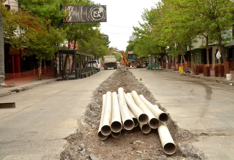 Los trabajos de ARSA consistieron en el recambio de 100 metros de cañería cloacal. Los trabajos de ARSA consistieron en el recambio de 100 metros de cañería cloacal.
