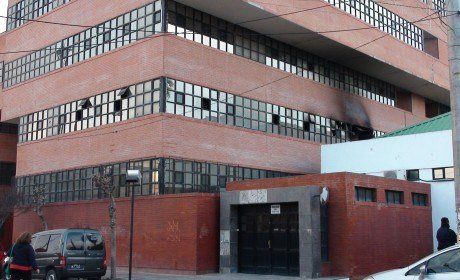 Abusador denunciado por su hija se oculta en Cipolletti