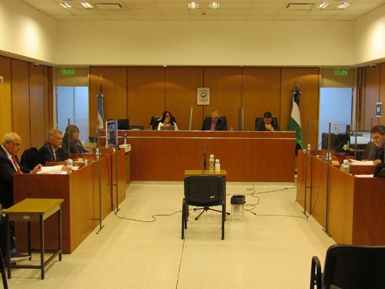 Empezó el juicio por triple homicidio en un campo de Pomona.