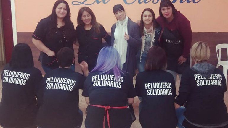 Peluqueras solidarias de diversas ciudades de la región participaron de la actividad en el salón La Casona